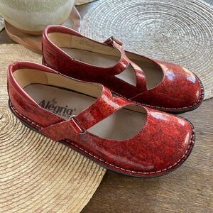 ALEGRIA DAYNA RED PATENT LEATHER MARY JANE SHOES - SIZE 37